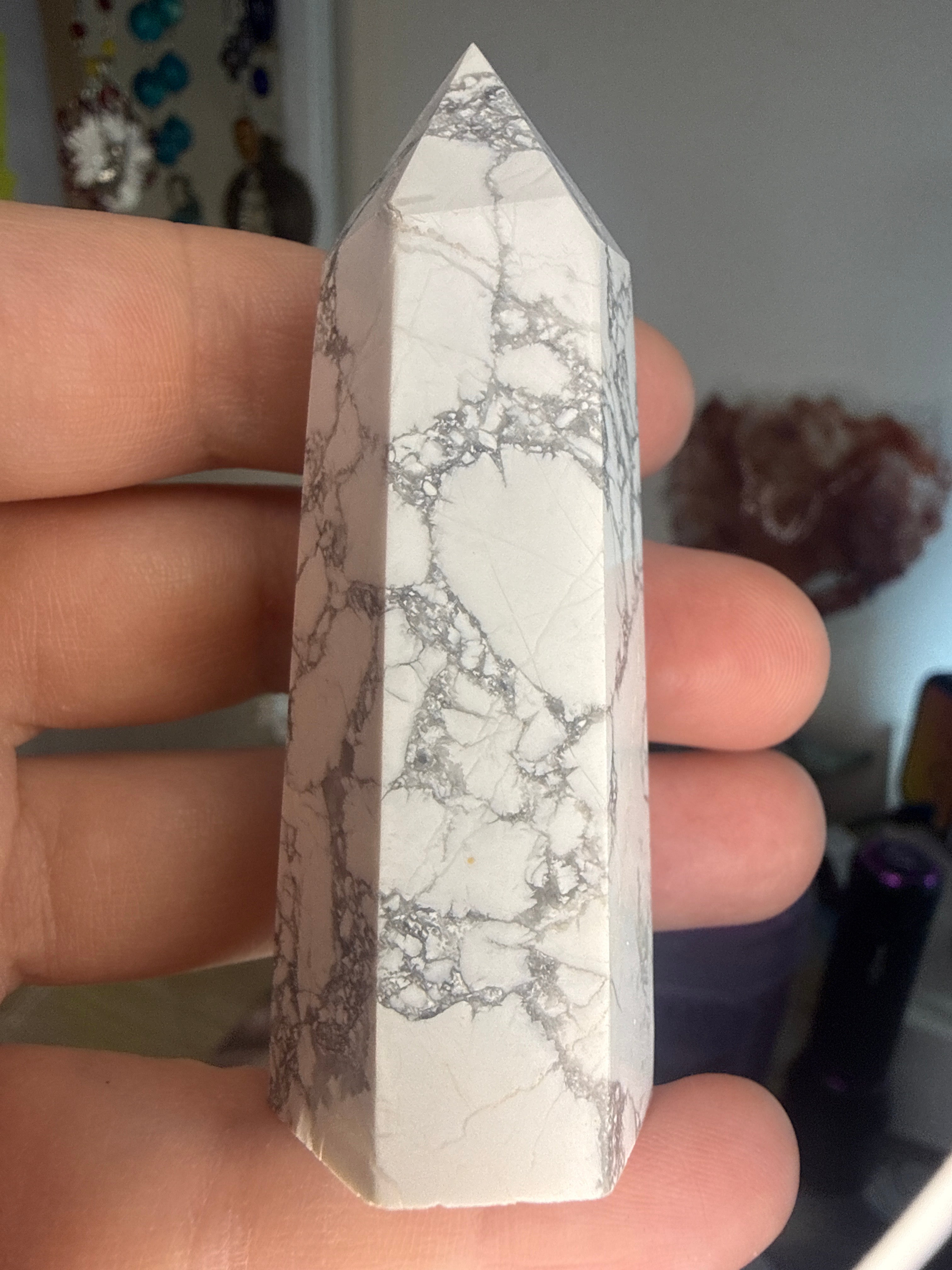Howlite Point